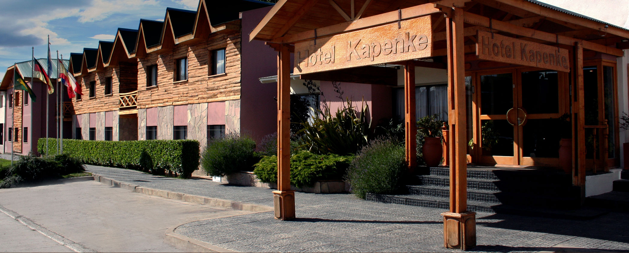 Fachada y entrada del Hotel Kapenke